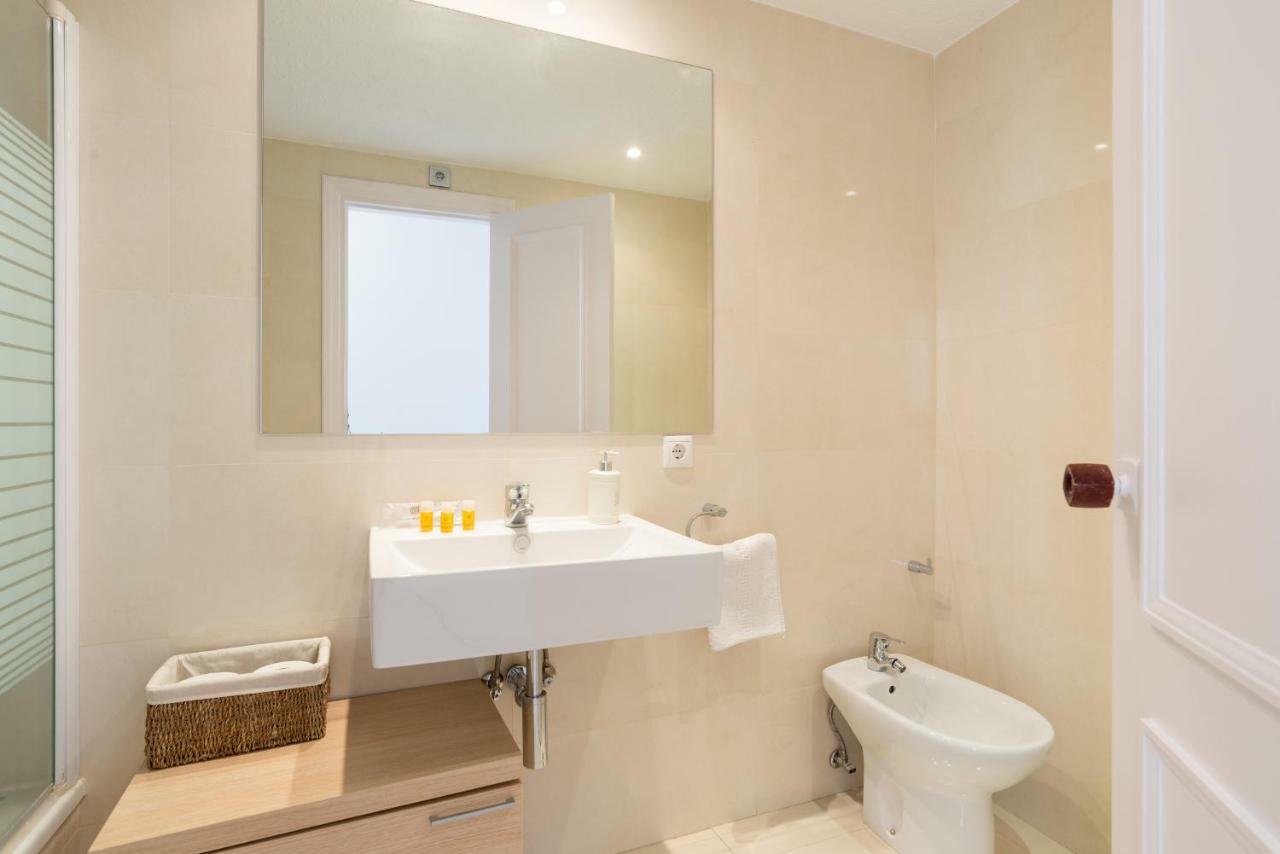 Tgh/ Marbella Beachfront And Center Екстериор снимка