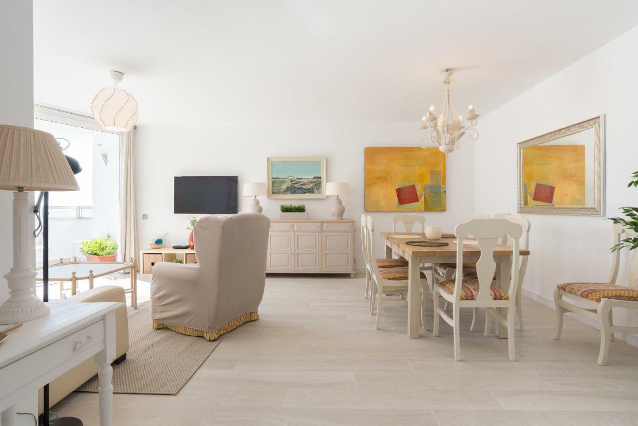Tgh/ Marbella Beachfront And Center Екстериор снимка