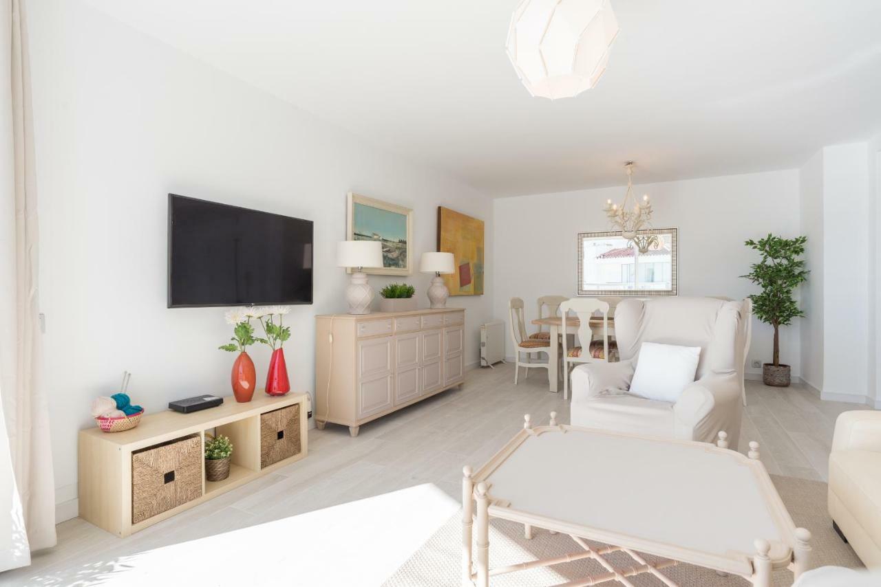 Tgh/ Marbella Beachfront And Center Екстериор снимка
